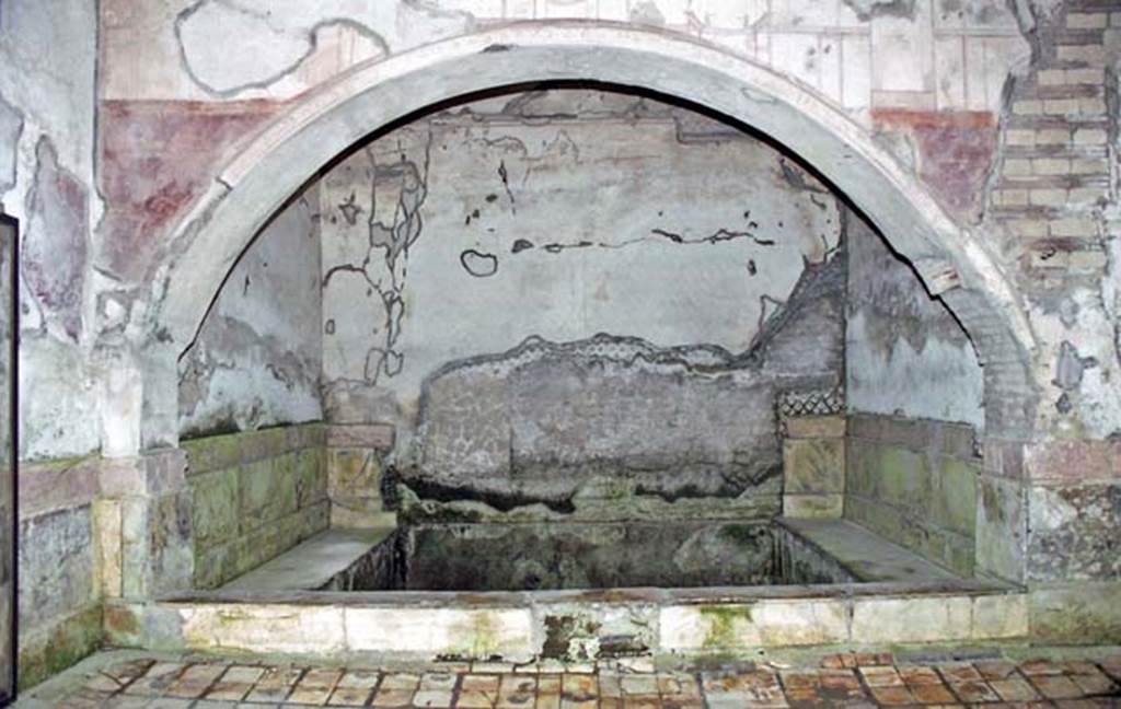 Suburban Baths, Herculaneum. October 2001. Looking towards cold bath in frigidarium. Photo courtesy of Peter Woods.